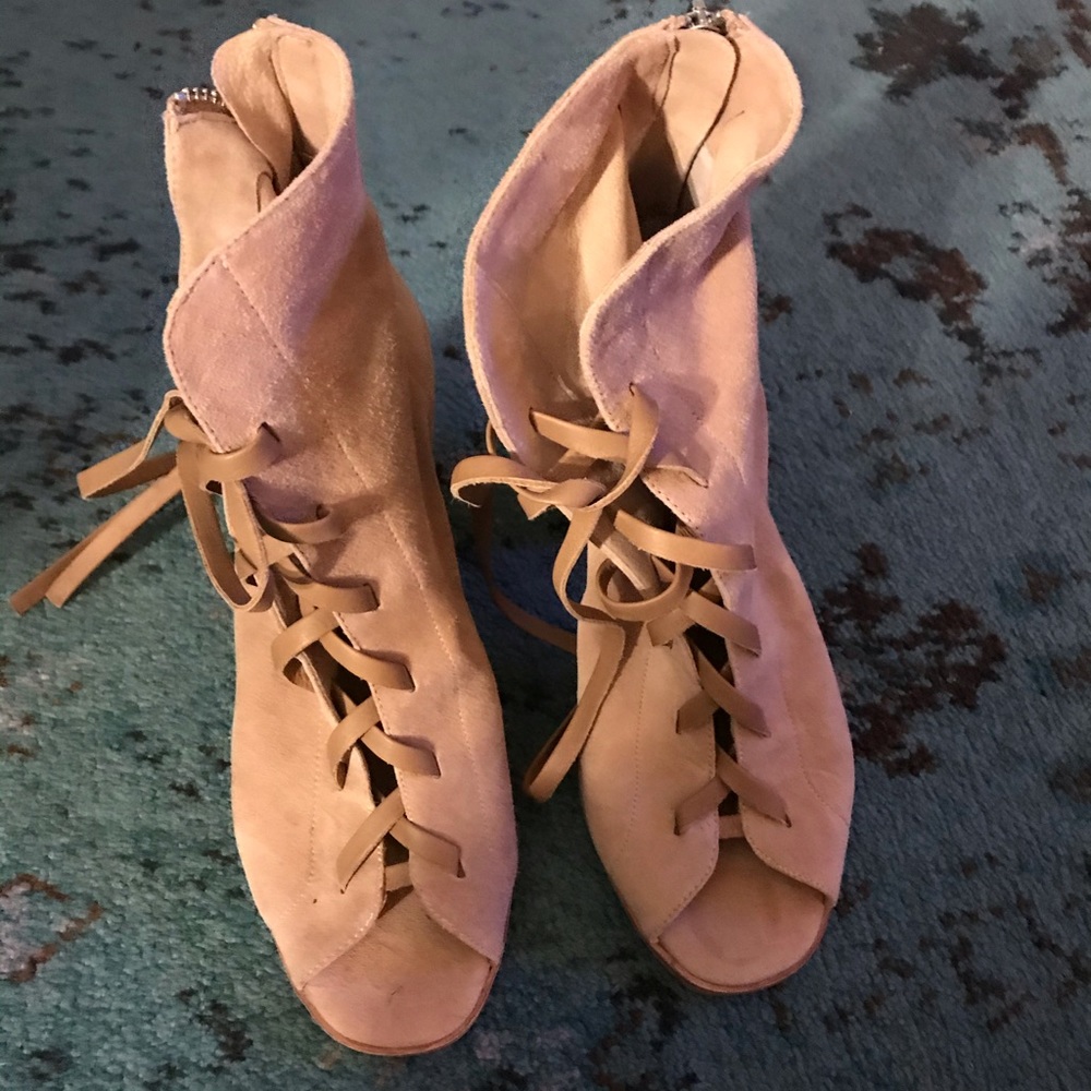 Kristin Cavalarri wedges